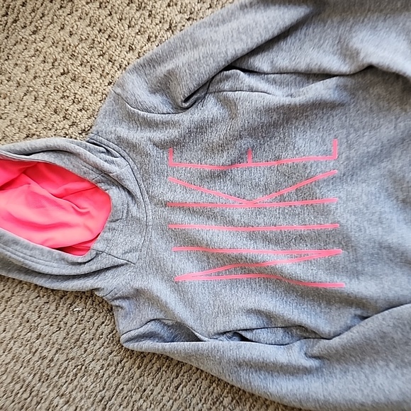 Girls Nike Dri-Fit Hooded Sweatshirt Gray/Pink - Picture 2 of 8